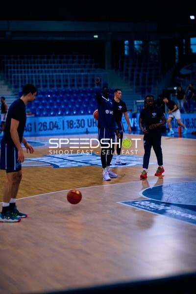 Aufwärmen der MLP Academics Heidelberg im SNP Dome