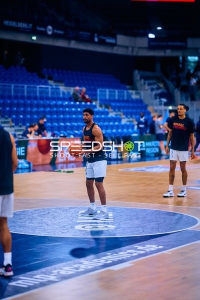 Spieler der Niners Chemnitz beim Aufwärmen