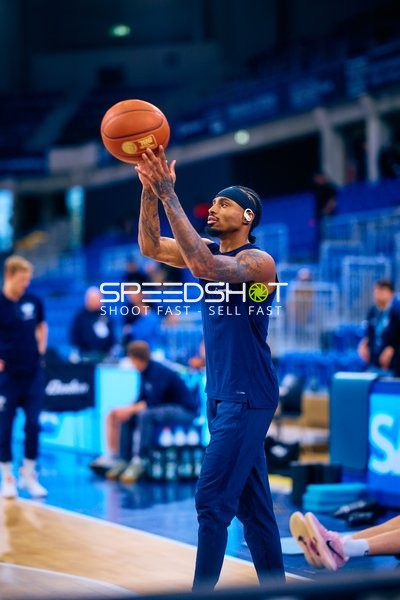 Spieler der MLP Academics wirft beim Aufwärmen