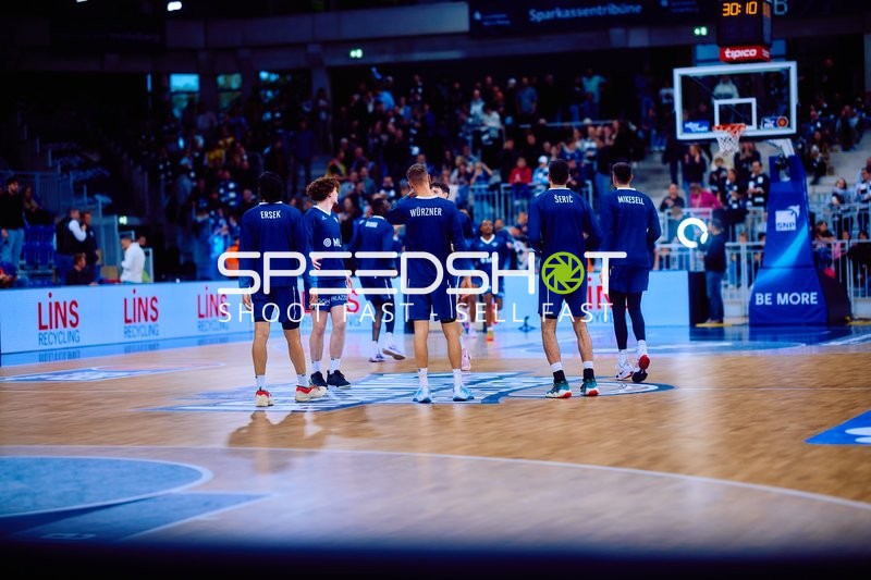 Spieler der MLP Academics beim Aufwärmen