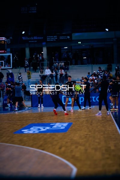 Niners Chemnitz Spieler beim Aufwärmen