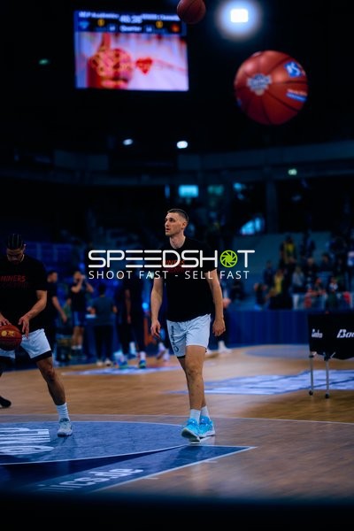 Spieler wärmen sich auf