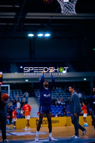 Spieler der MLP Academics zeigt Wurfaktion