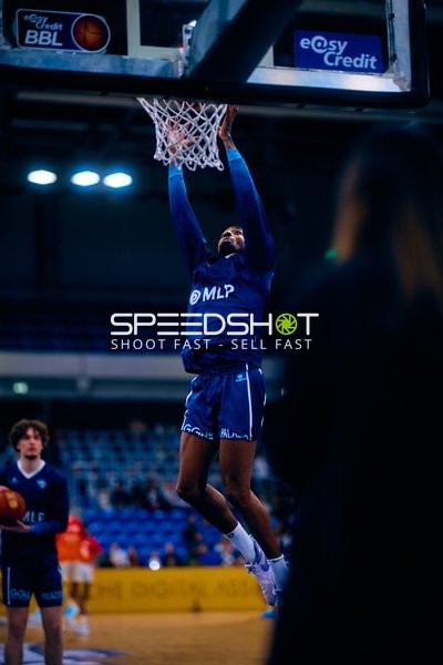 Dunk im Training der MLP Academics Heidelberg