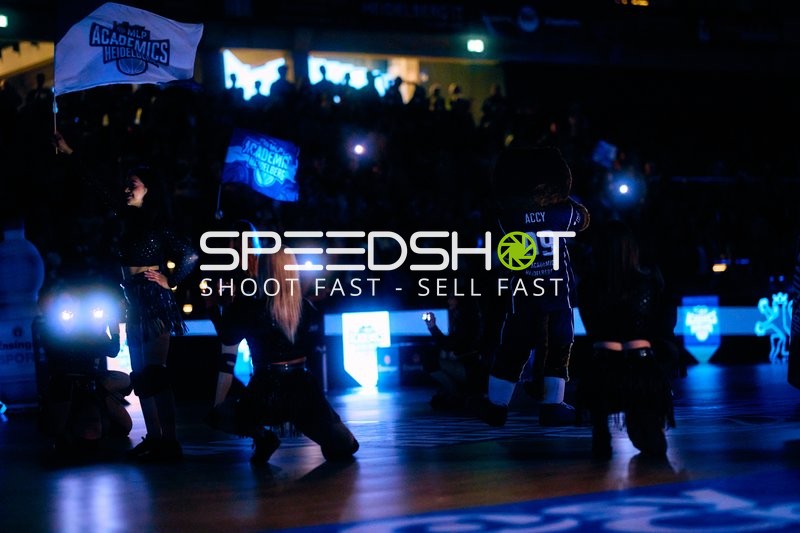 Feier im SNP Dome vor Spielbeginn