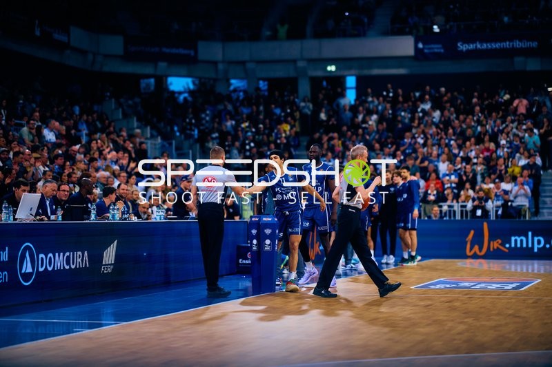 Einwurf von Andrew O’Brien (3, MLP Academics Heidelberg) MLP Academics Heidelberg