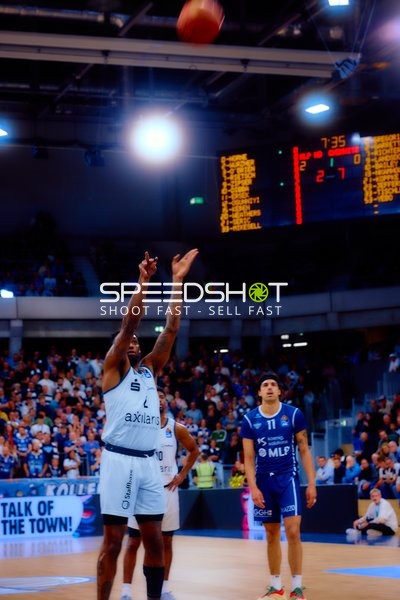 Wurf von Nummer 1 (Niners Chemnitz)