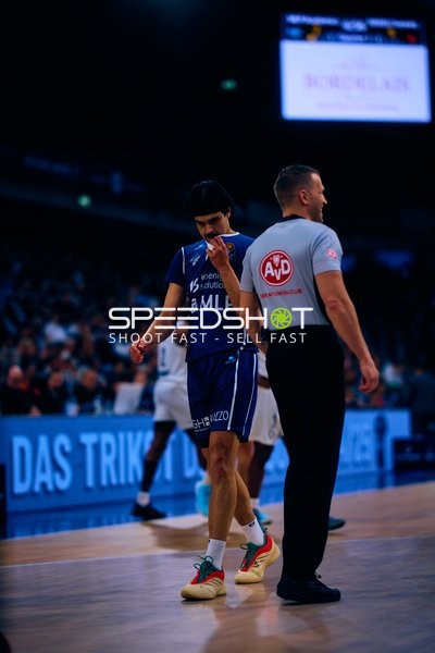 Spieler der MLP Academics Heidelberg geht auf Spielfeld