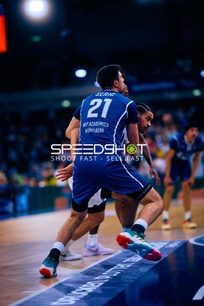 Defensive Aktion von Mateo Šerić (21, MLP Academics Heidelberg)