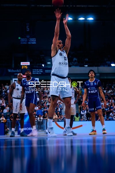 Sprungwurf von Nummer 13 (Niners Chemnitz)