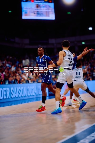 Verteidigungsszene im Basketballspiel