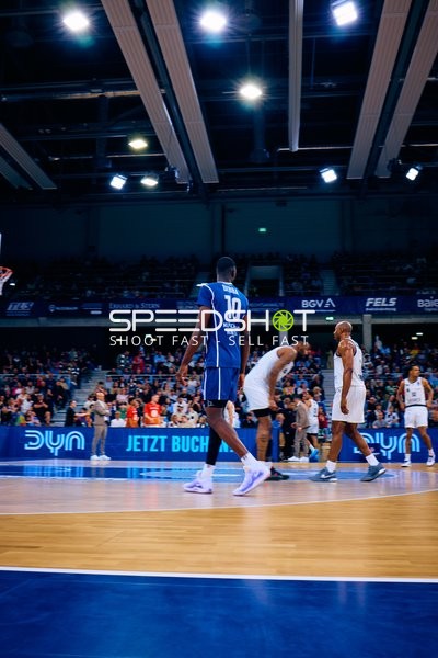 Bakary Dibba (10, MLP Academics Heidelberg) läuft vorwärts