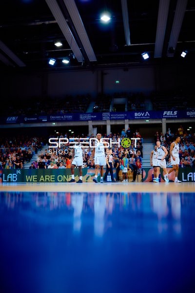 Spielerszene der Niners Chemnitz auf dem Spielfeld
