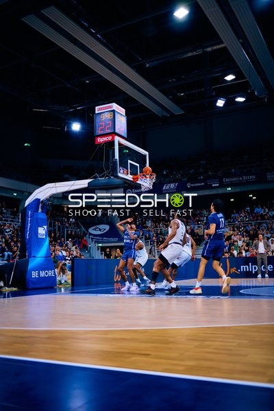 Korabschuss des Erol Ersek (11, MLP Academics Heidelberg) gegen die Niners Chemnitz