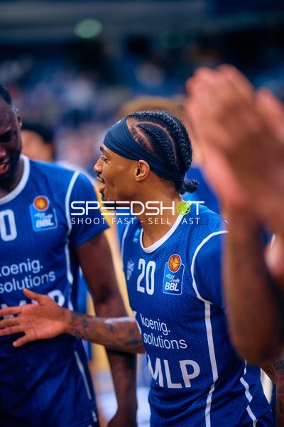 Michael Weathers (20, MLP Academics Heidelberg) jubelt