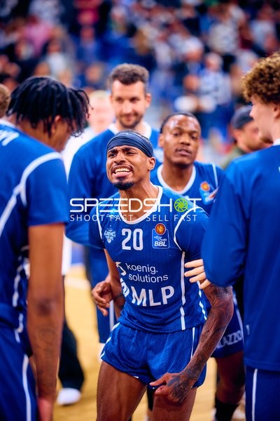 Michael Weathers (20, MLP Academics Heidelberg) jubelt