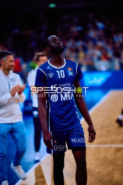 Bakary Dibba (10, MLP Academics Heidelberg) steht auf Spielfeld