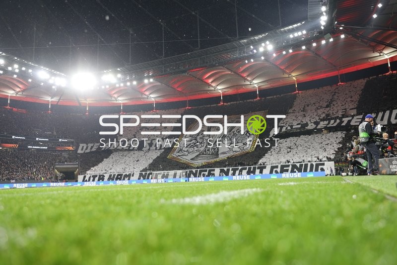 Imposante Choreographie der Fans