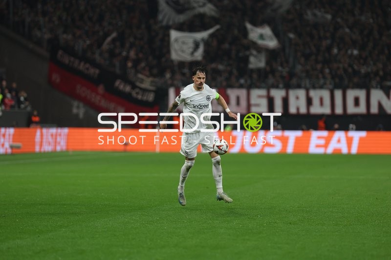 Eintracht Frankfurt dribbelt gegen Tottenham Hotspur