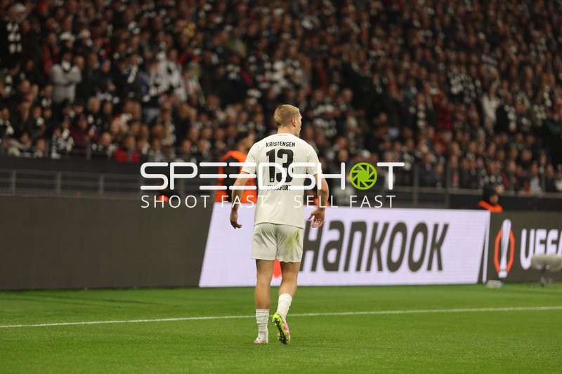 Rasmus Kristensen (13, Eintracht Frankfurt) läuft