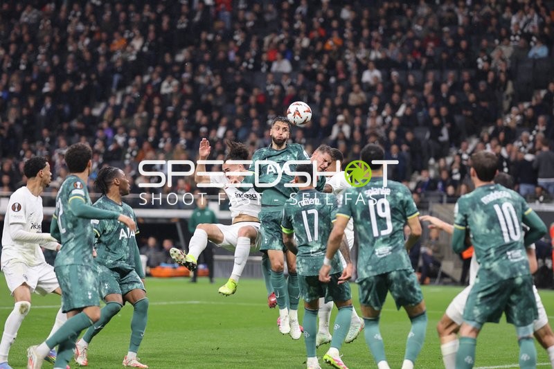 Tottenham Spieler springt