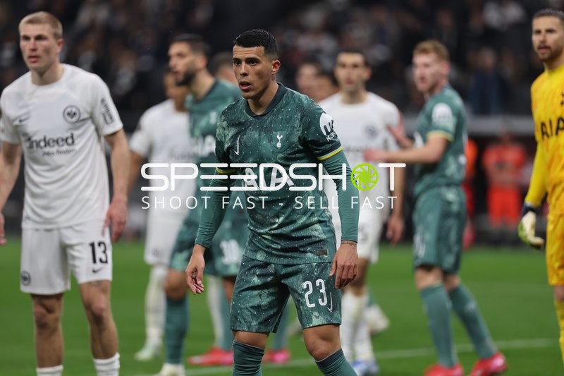 Pedro Porro (23, Tottenham Hotspur) im Strafraum