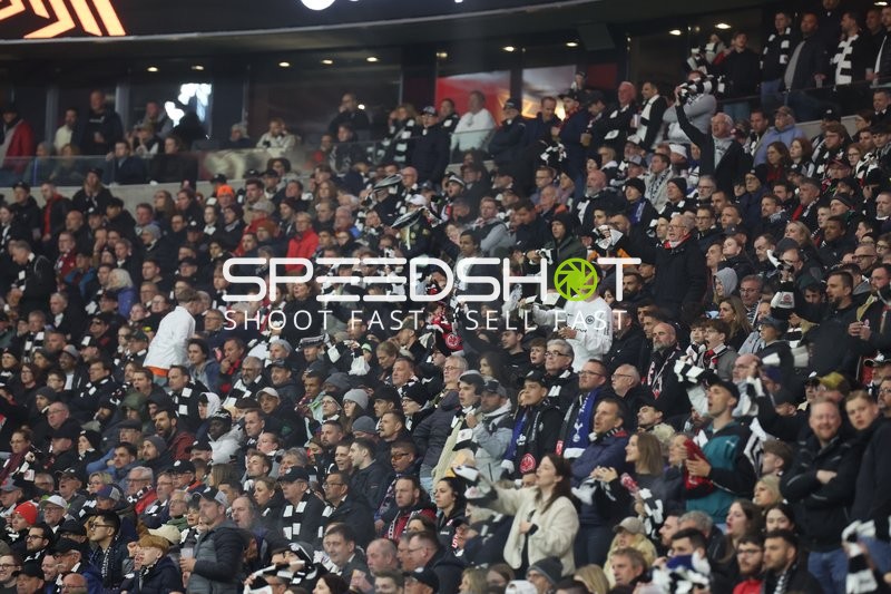 Begeisterte Fans im Stadion