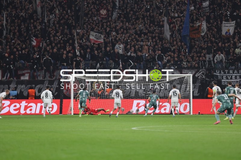 Frankfurt schießt auf das Tor