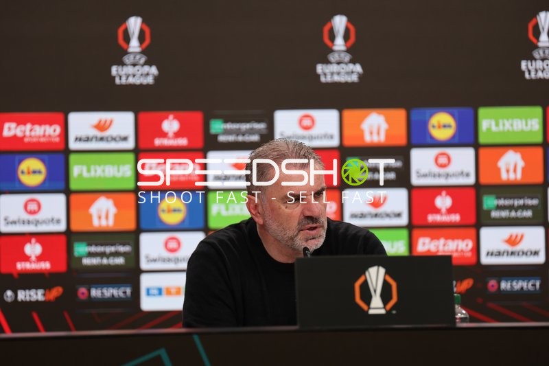 Trainer Pressekonferenz