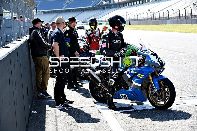 Motorrad 20 an Startlinie