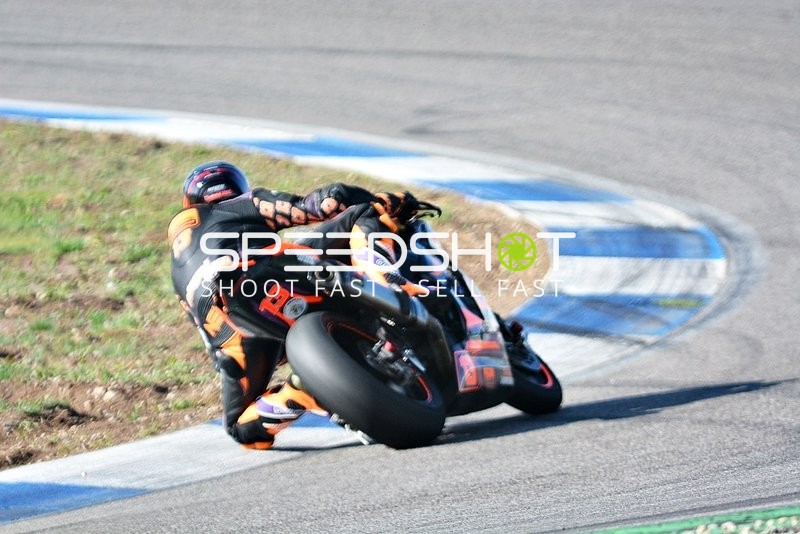 Motorrad 13 in Kurve