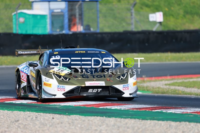 19 auf der Rennstrecke