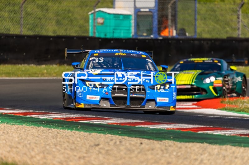 Rennwagen auf der Strecke , 