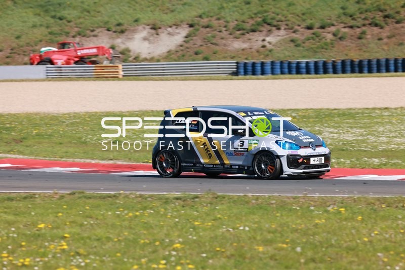 Tourenwagen Nr. 3 auf Strecke