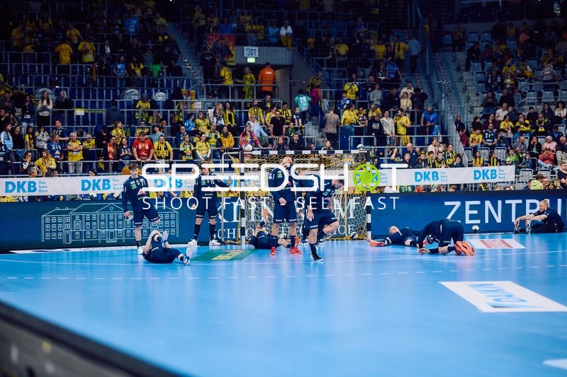 Torwartteam dehnt sich