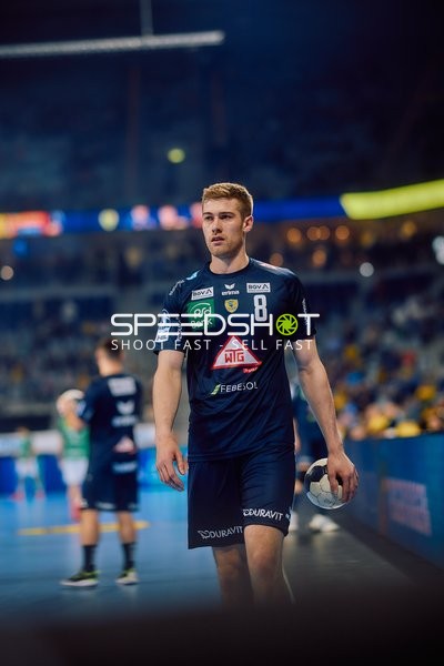 Ein Spieler mit Ball