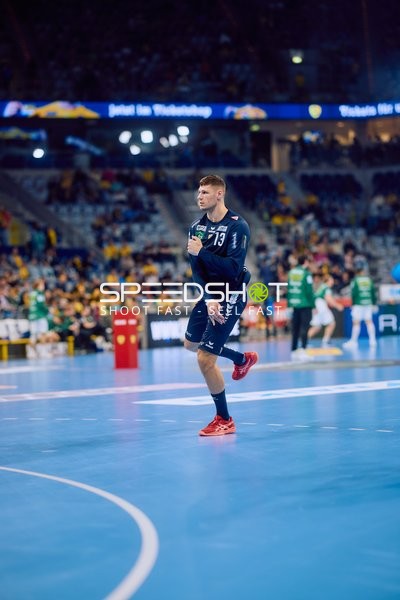 Matěj Klíma (13, SC DHfK Leipzig) läuft auf Spielfeld