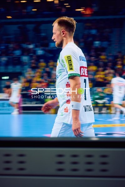 Domenico Ebner (1, SC DHfK Leipzig) am Spielfeldrand