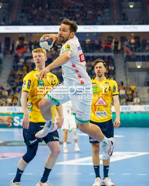 42, SC DHfK Leipzig beim Wurf