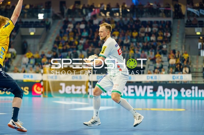 Luca Witzke (7, SC DHfK Leipzig) hält Ball, Ivan Martinović (5, Rhein Neckar Löwen) verteidigt