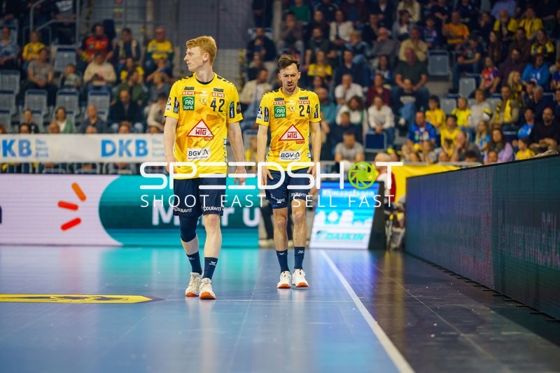 Jon Lindenchrone Andersen (42, Rhein Neckar Löwen) und Patrick Groetzki (24, Rhein Neckar Löwen) auf Spielfeld