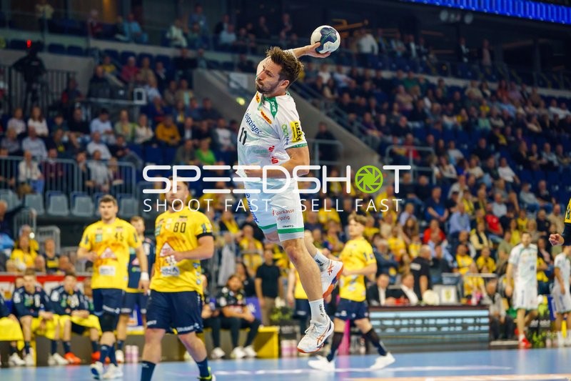 Lukas Binder (11, SC DHfK Leipzig) springt zum Wurf