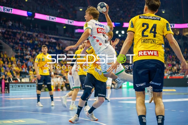 Simon Ernst (5, SC DHfK Leipzig) mit Sprungwurf