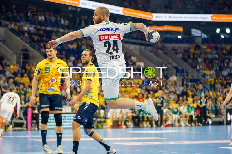 Moritz Preuss (24, SC DHfK Leipzig) wirft im Sprung