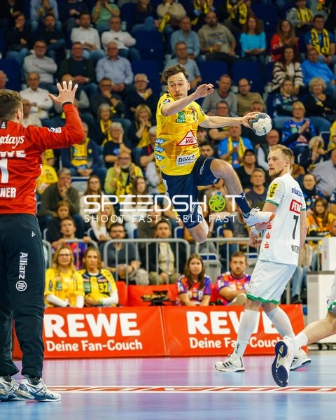 Gustav Davidsson (22, Rhein Neckar Löwen) mit Sprungwurf