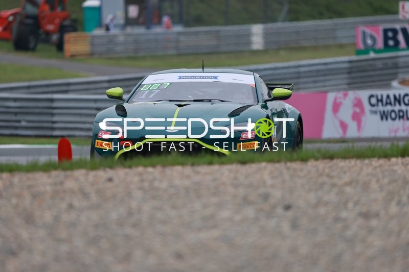 Rennwagen mit Nummer 007