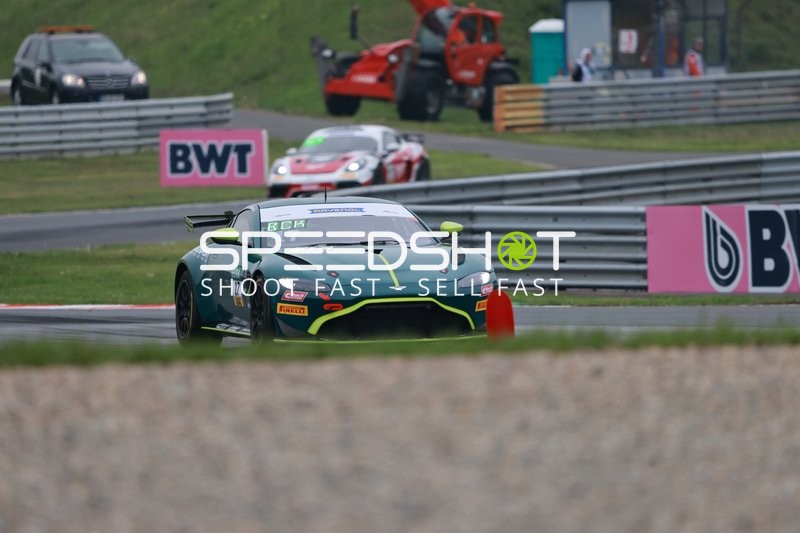 Grünes Rennauto mit Nr. 17