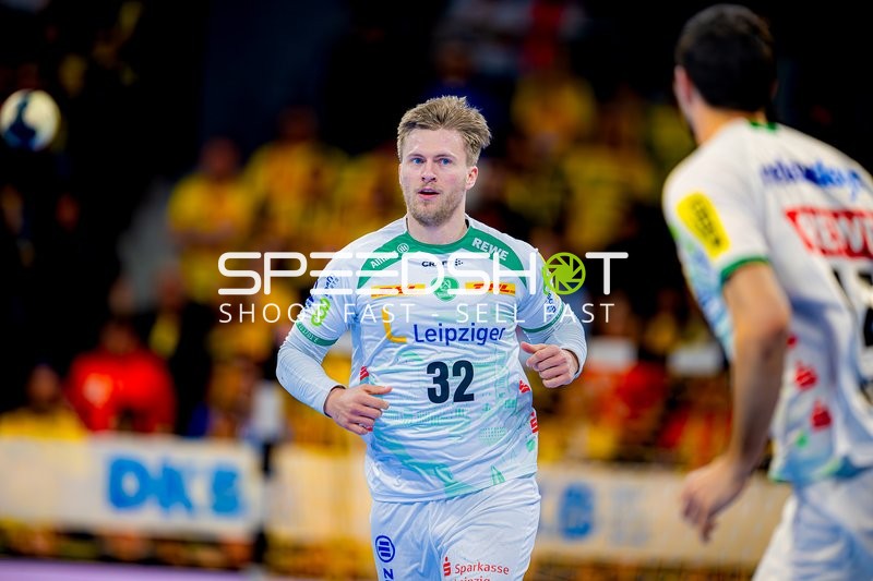 Franz Semper (32, SC DHfK Leipzig) mit Ball