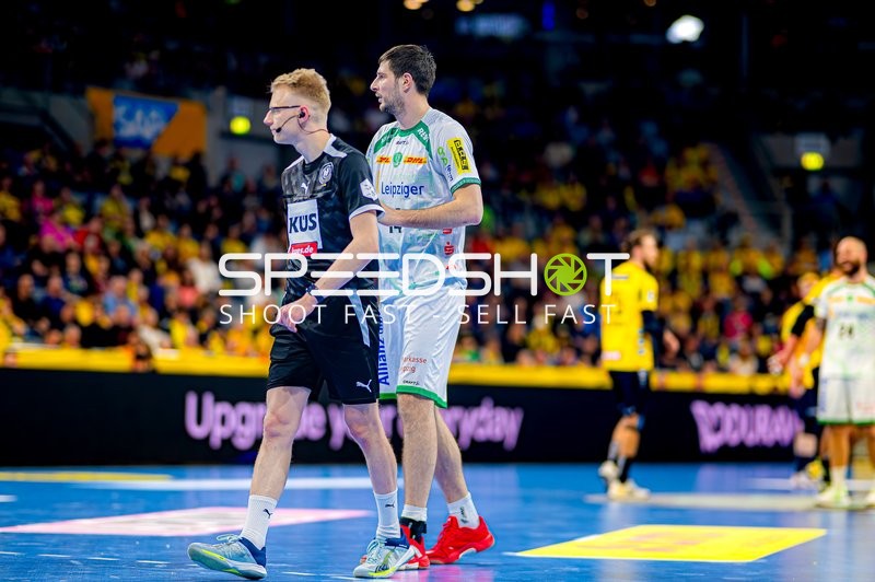 Schiedsrichter läuft, Marco Mamić (14, SC DHfK Leipzig) steht