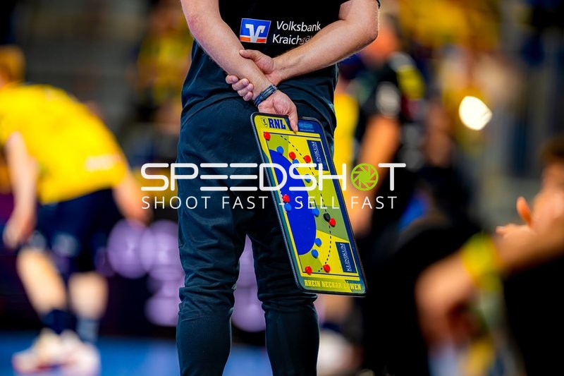 Trainer mit Taktiktafel